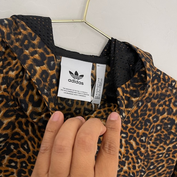 adidas Originals windbreaker jacket in leopard print size M NWT - Picture 9 of 13